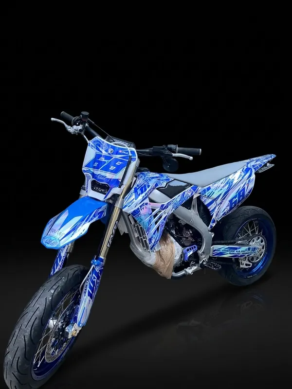 TM Racing motard con grafica bianca e blu