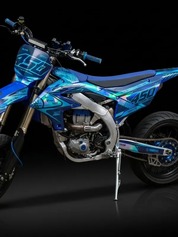Yamaha 450 motard con grafica blu olografica